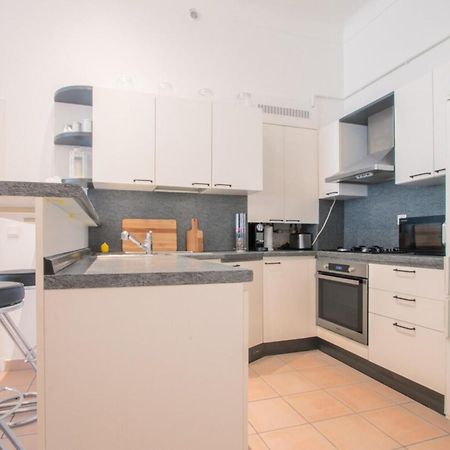 Spacious 2-Bedroom In The Centre Of Menton Exterior foto