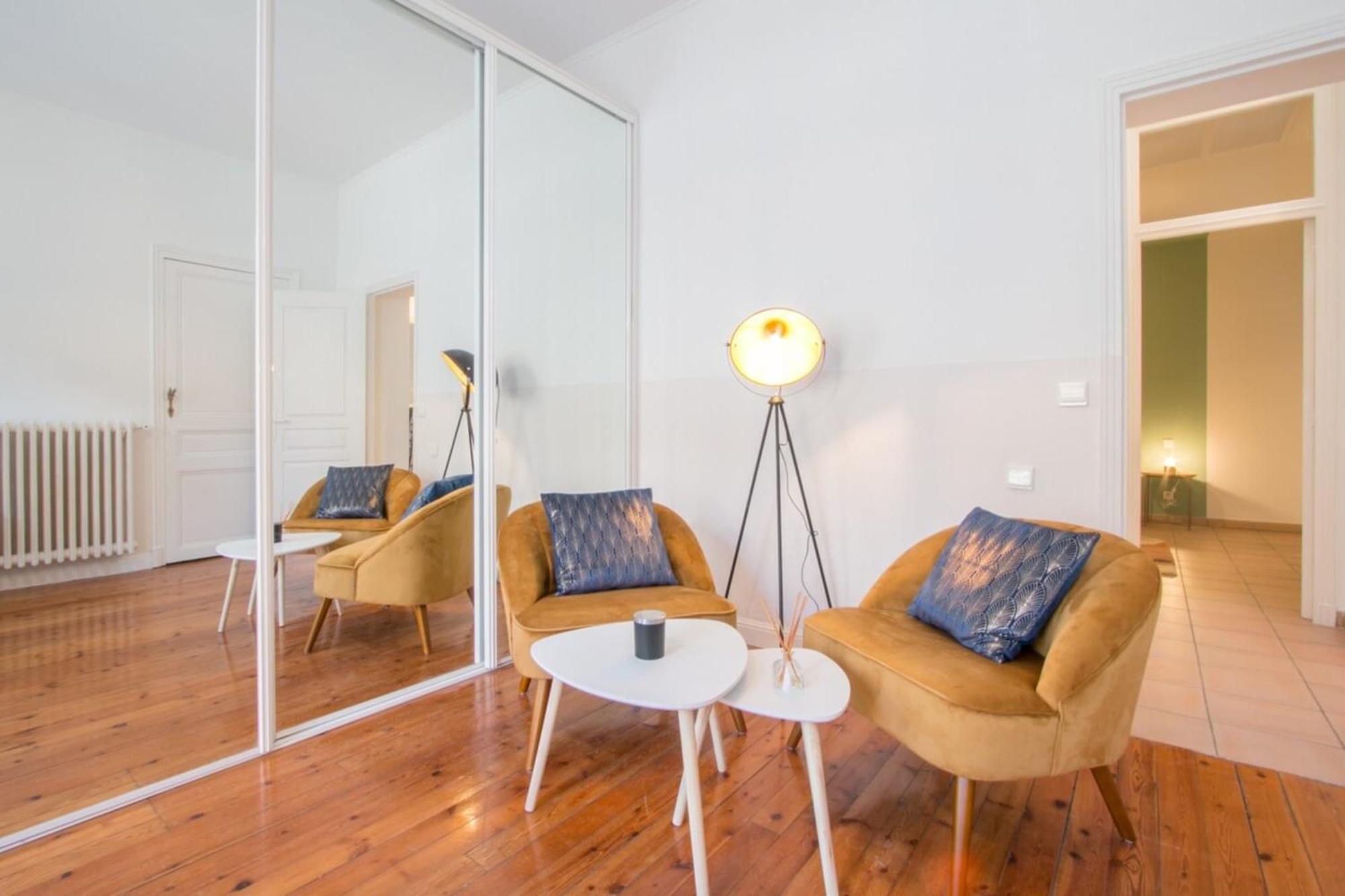 Spacious 2-Bedroom In The Centre Of Menton Exterior foto