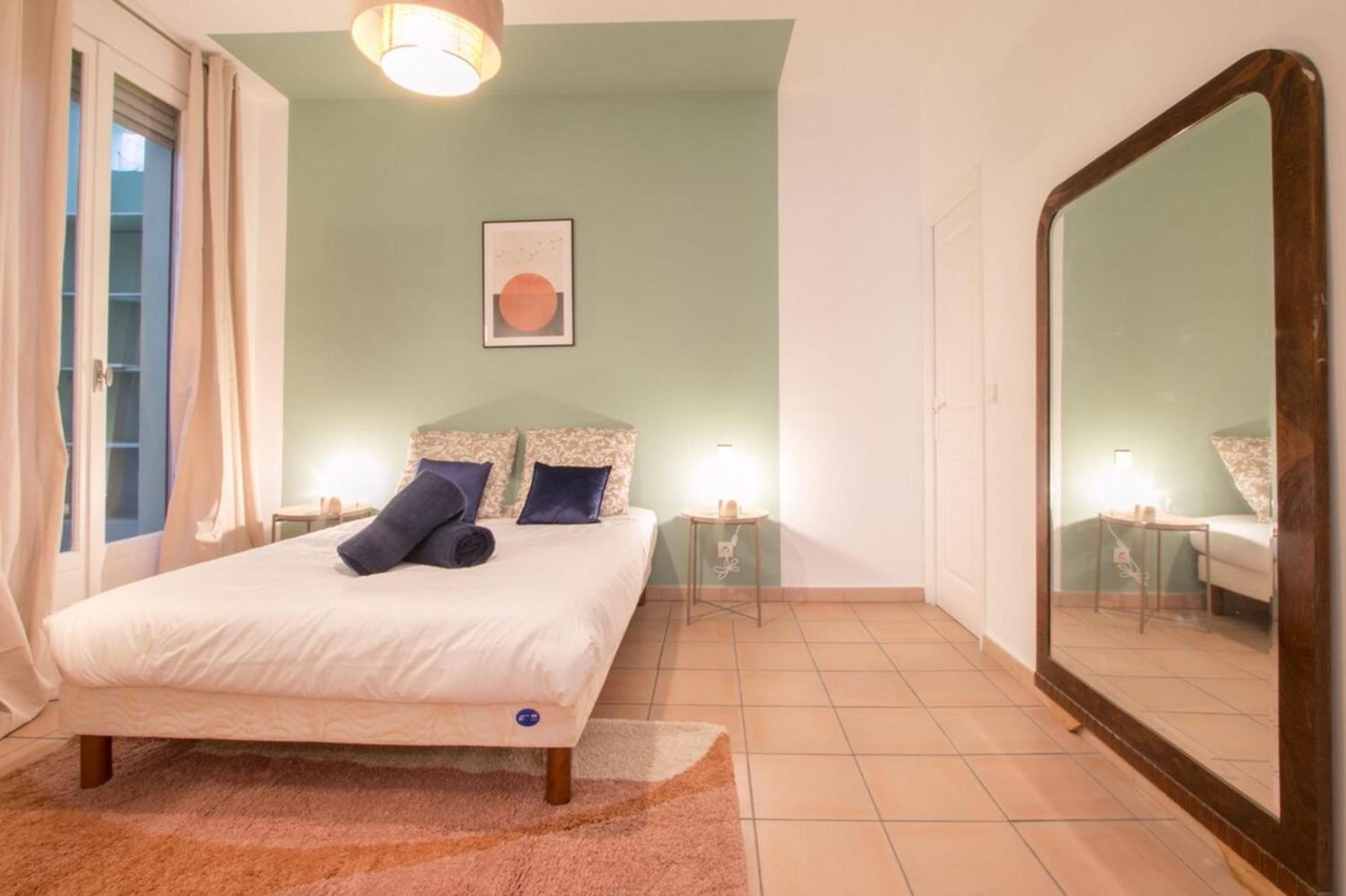Spacious 2-Bedroom In The Centre Of Menton Exterior foto